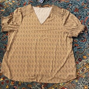 Women’s NWT Adrianna Papell v-neck animal print smocked short sleeve top